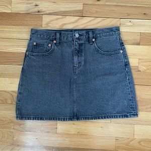 Levi’s mini skirt size 28